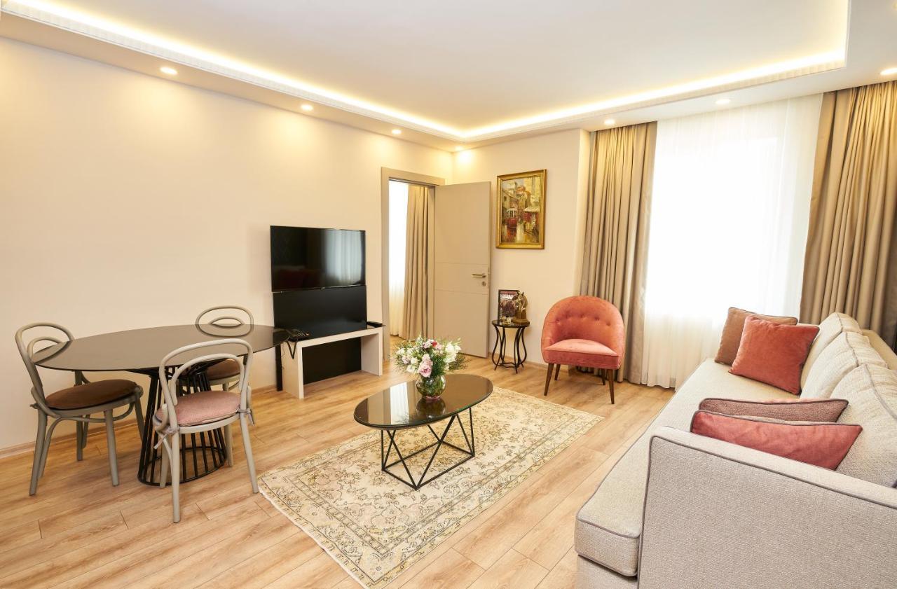 Seasons Apartment *