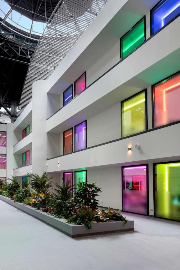 Yotelair Airport, Duty Free - International Transit Area 3*