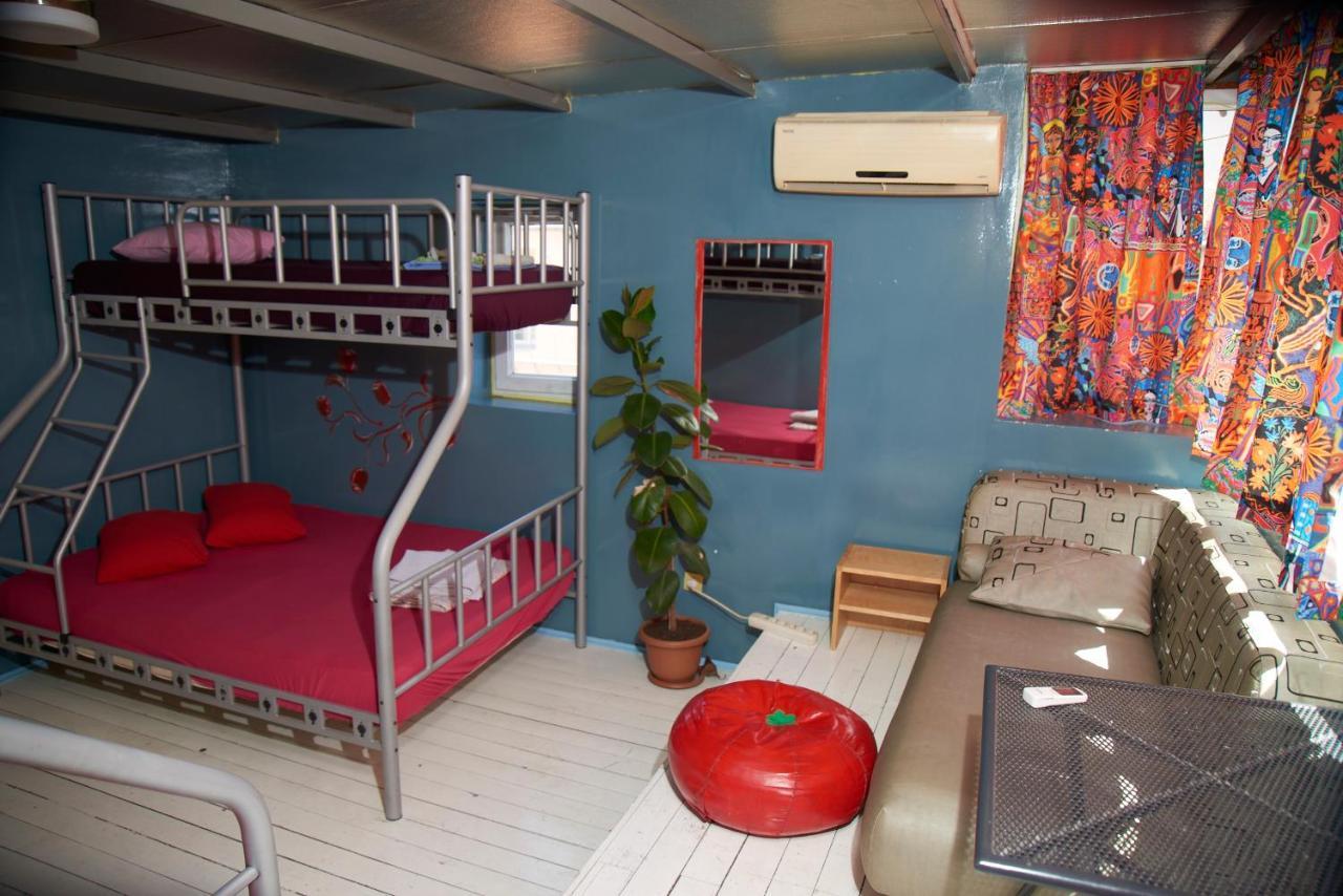 Chillout Lya & Lounge Hostel *