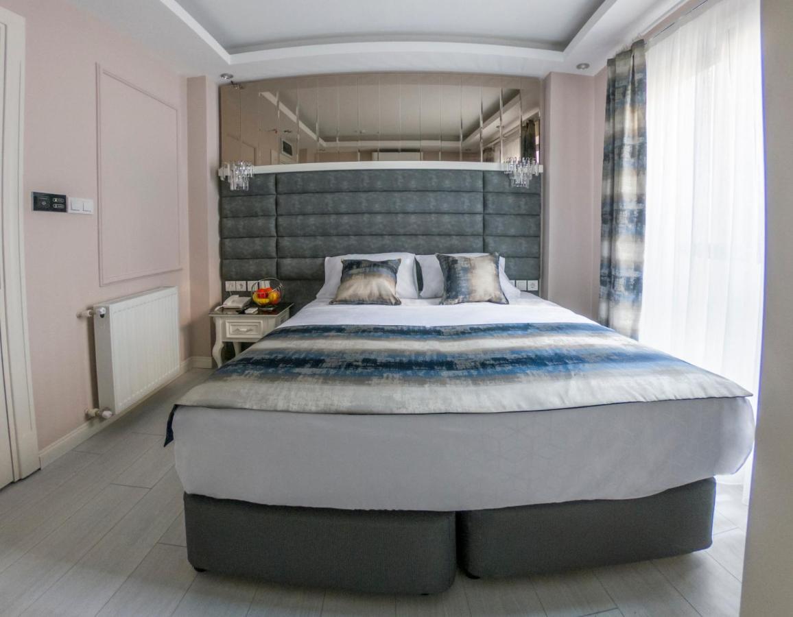 Crowned Otel