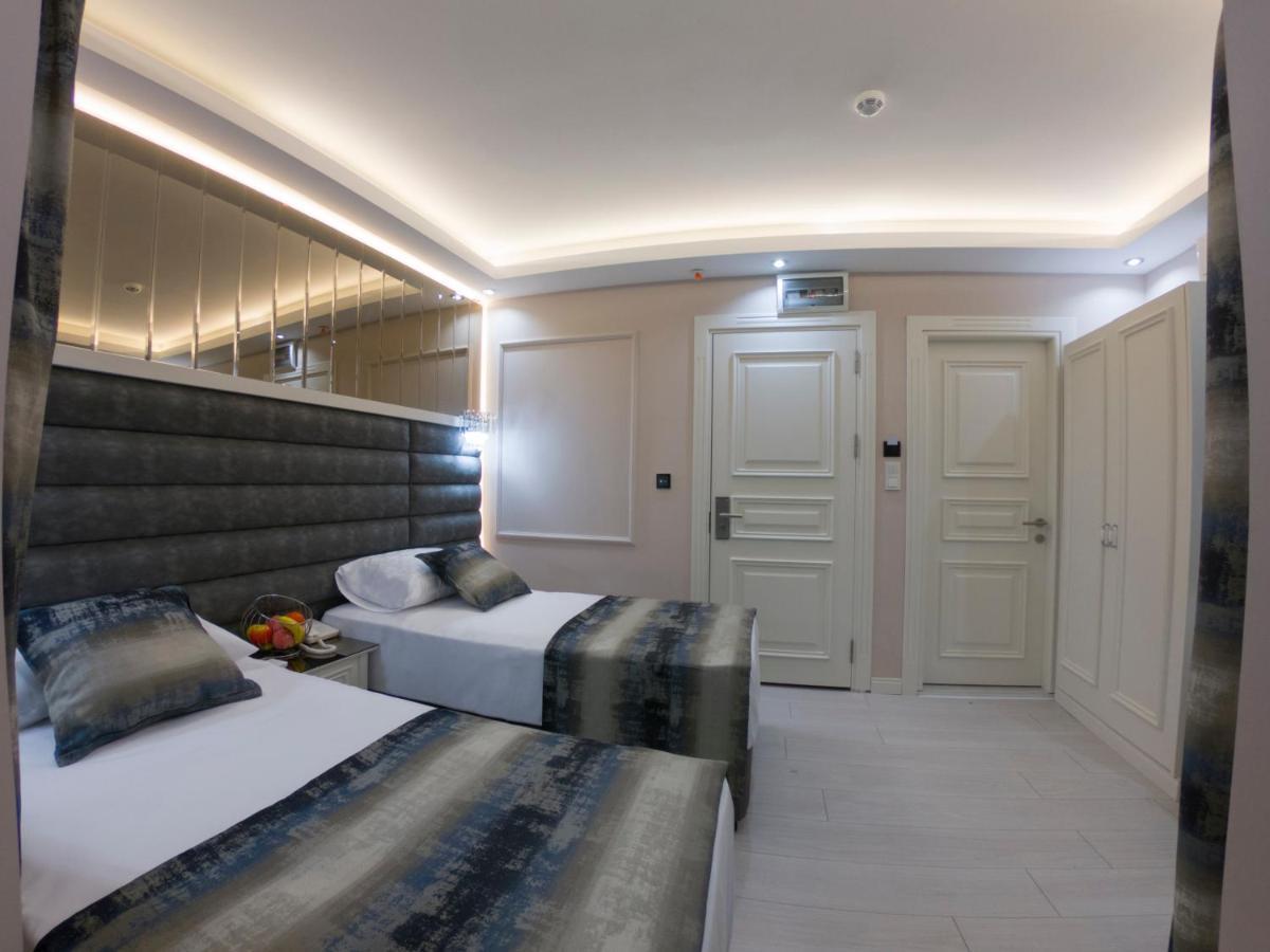 Otel Crowned