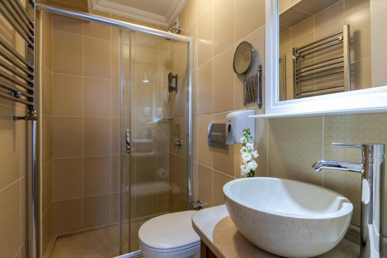 Agora Hostel *