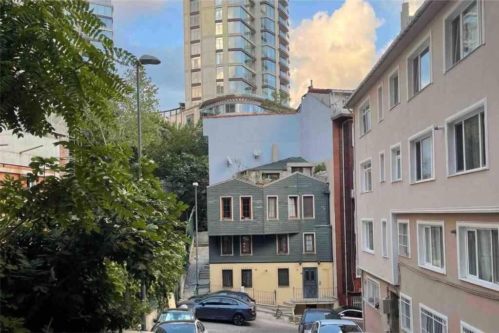 Antique Masterpiece Duplex In Besiktas
