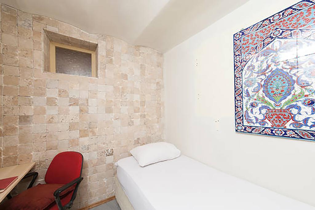 Kaboom Showroom & * Istanbul