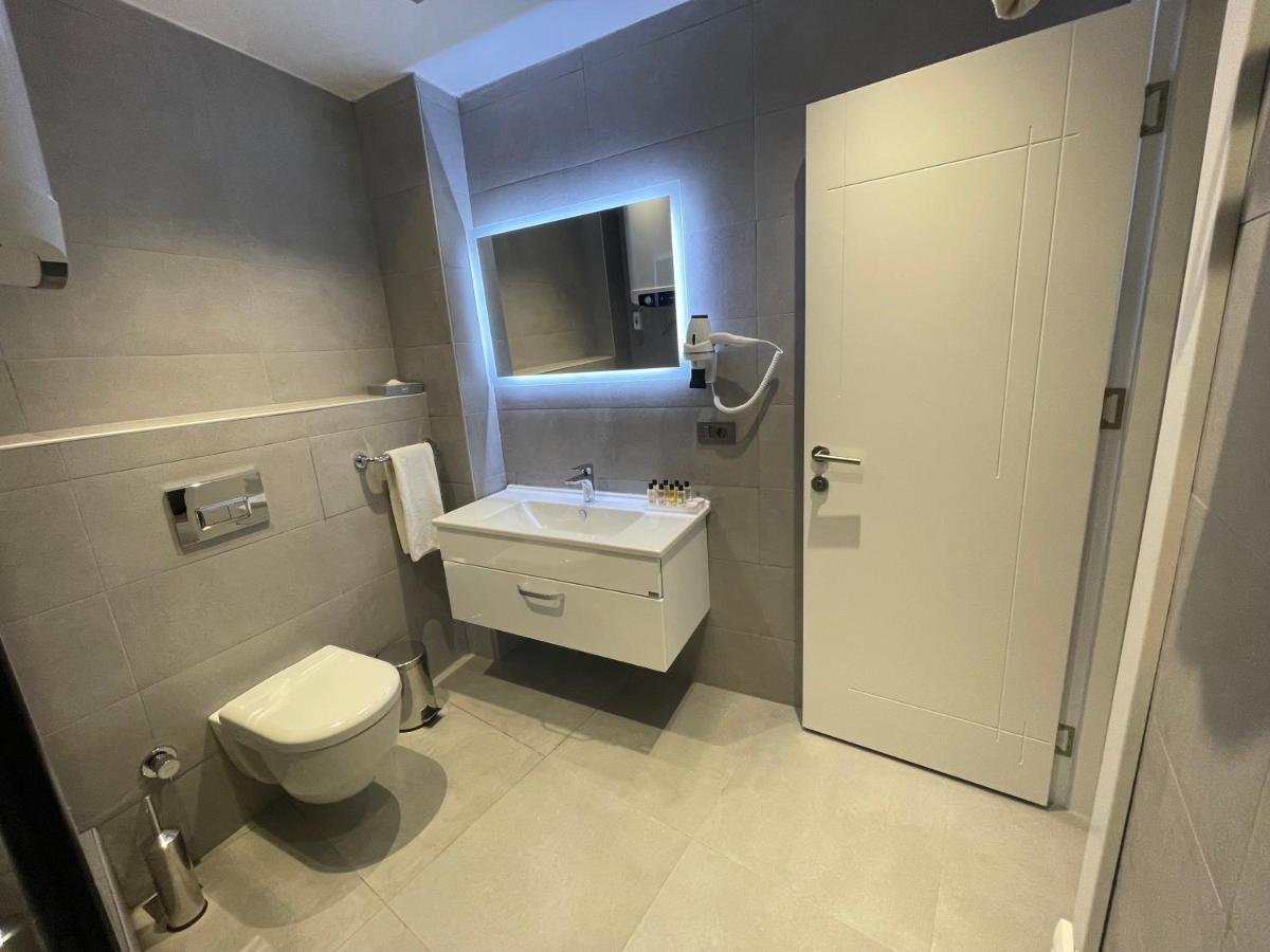 Hotel Feri 2*