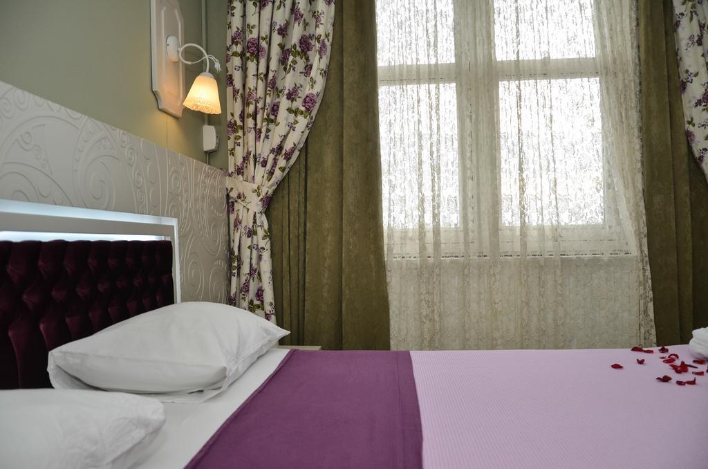 Omer Hayyam Suites 3*