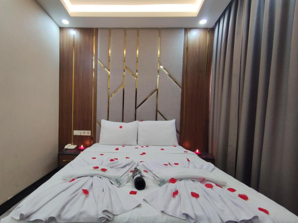 The Golden Pera's & Hotel