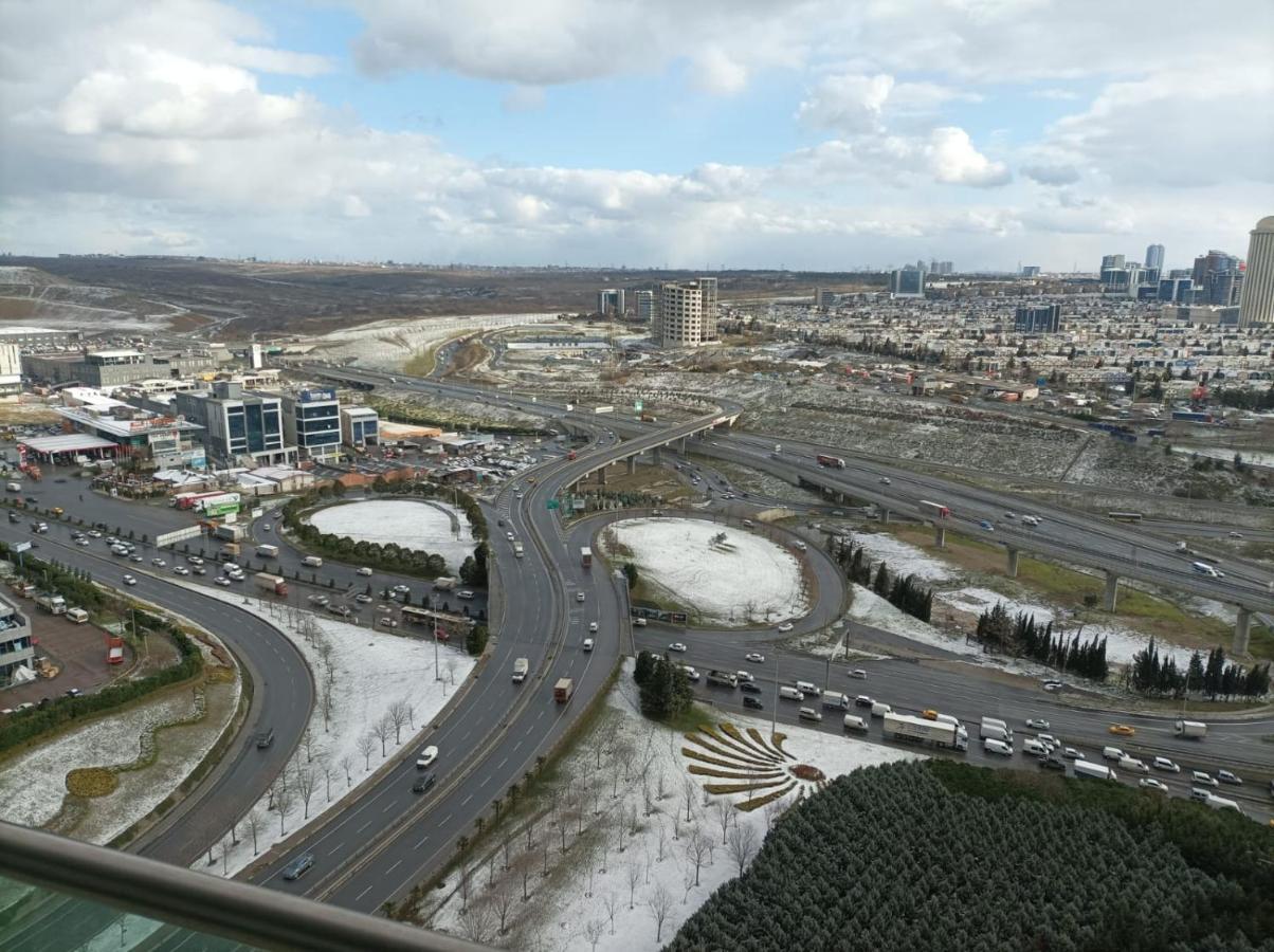 Mall Of 1 Apartment