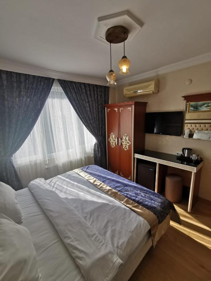 Big Apple Hostel *