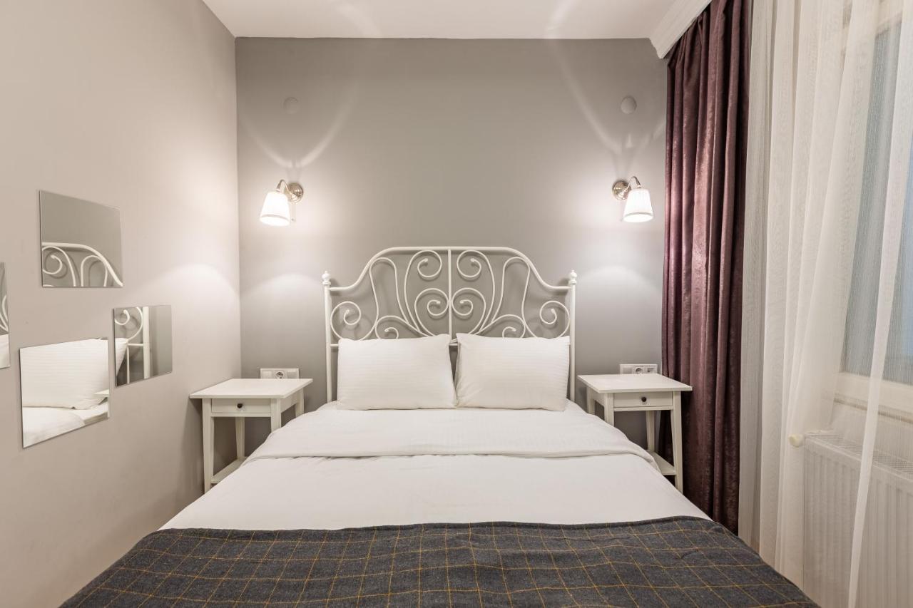 Hotel Oval Flats Old