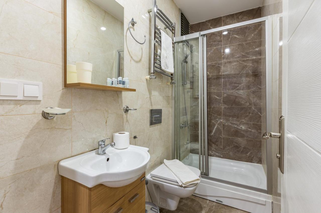 Oval Flats Old Hotel Istanbul