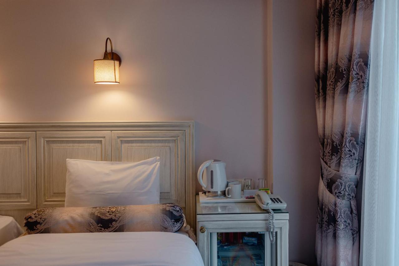 Agora Hostel *