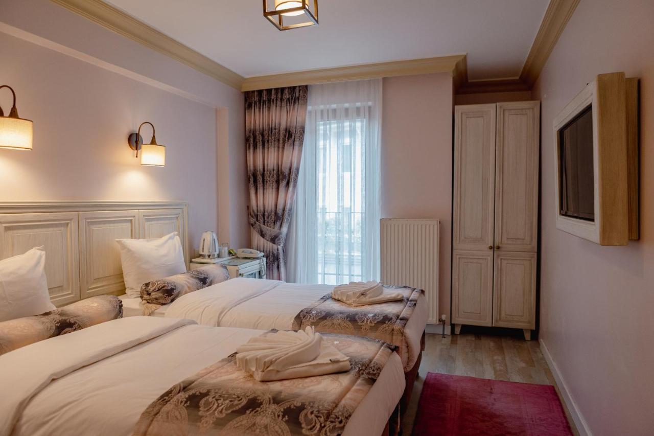 Agora Hostel *