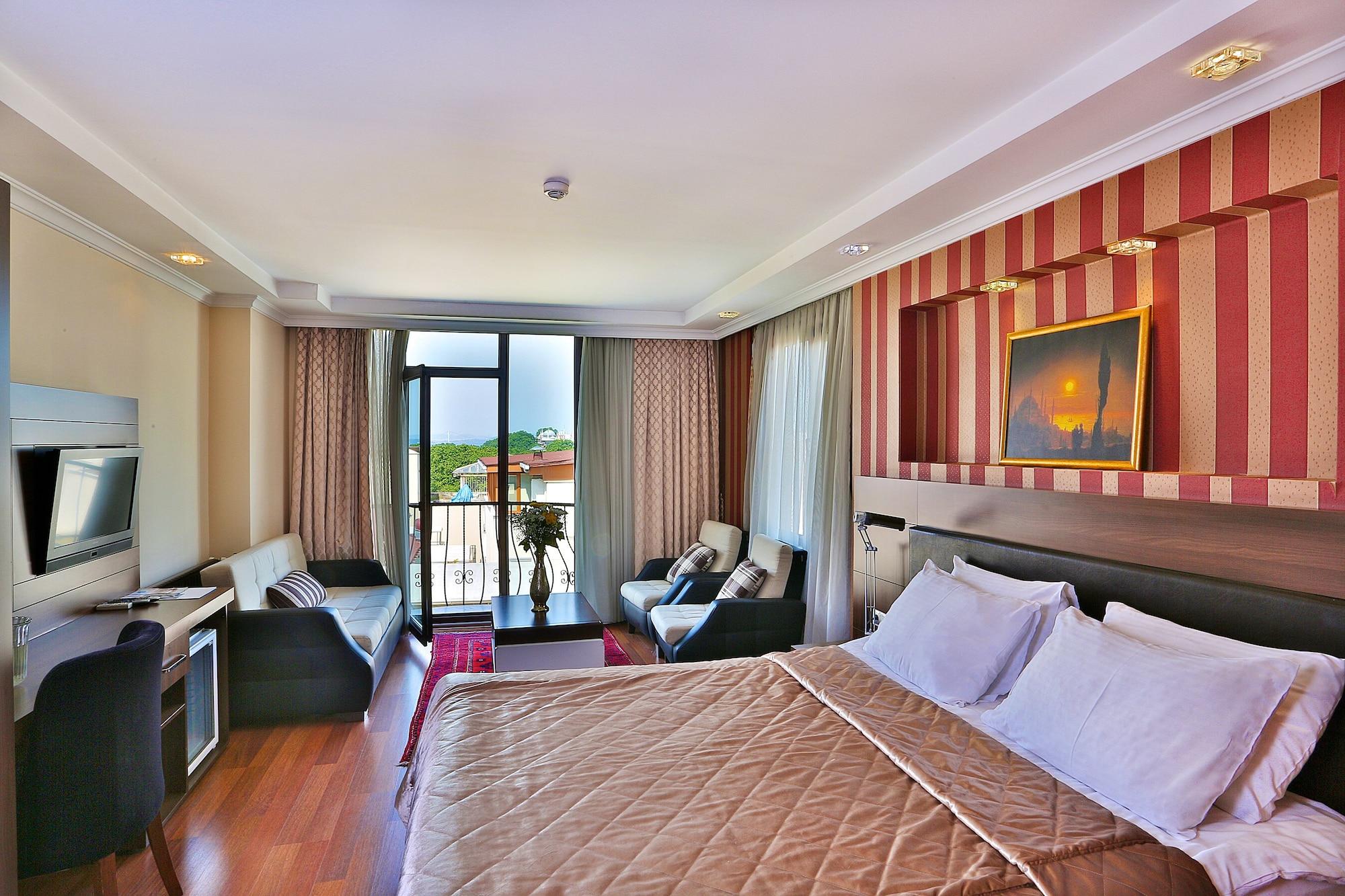Hotel The 3*
