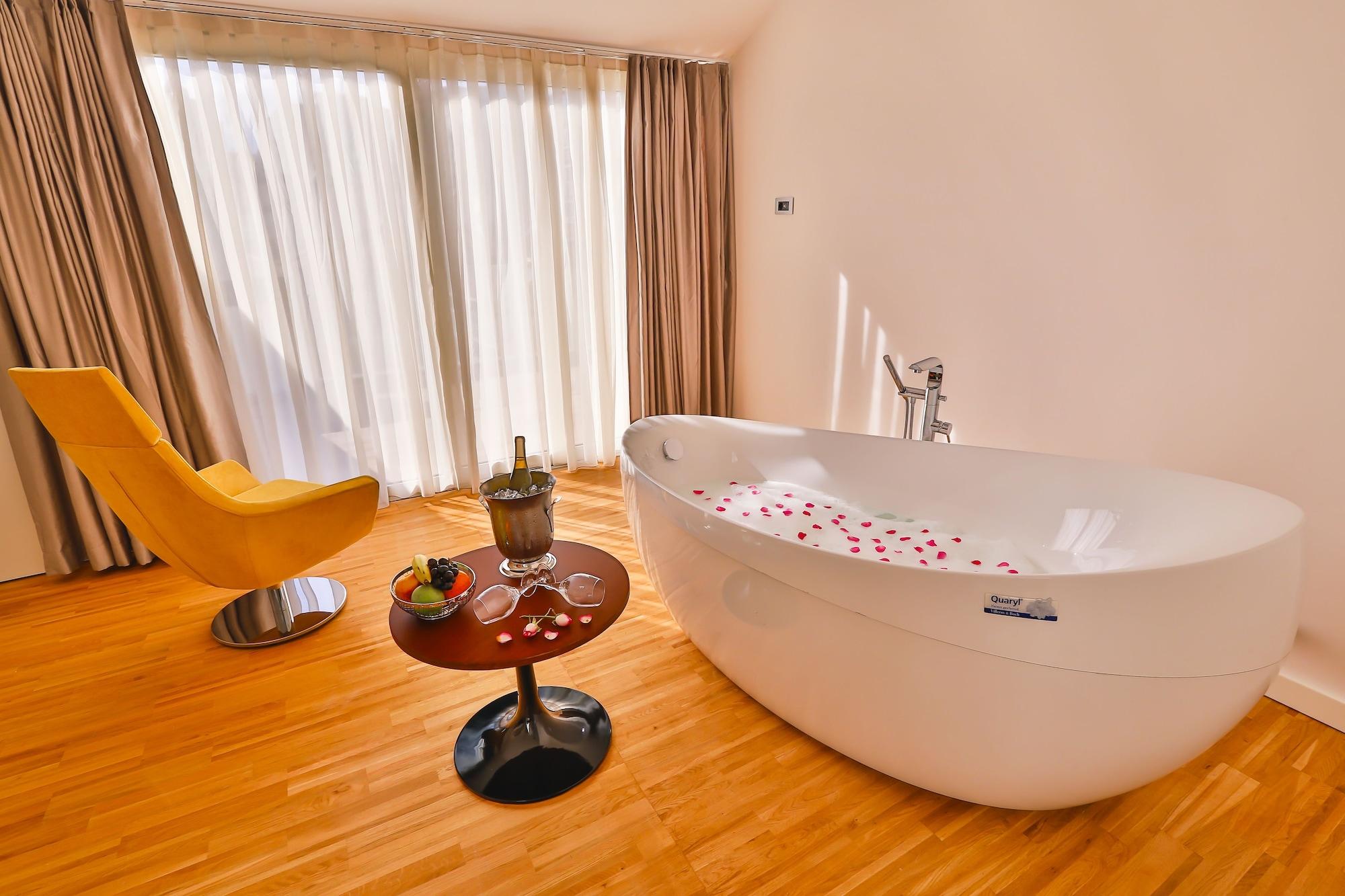 Business Life Hotel 4*