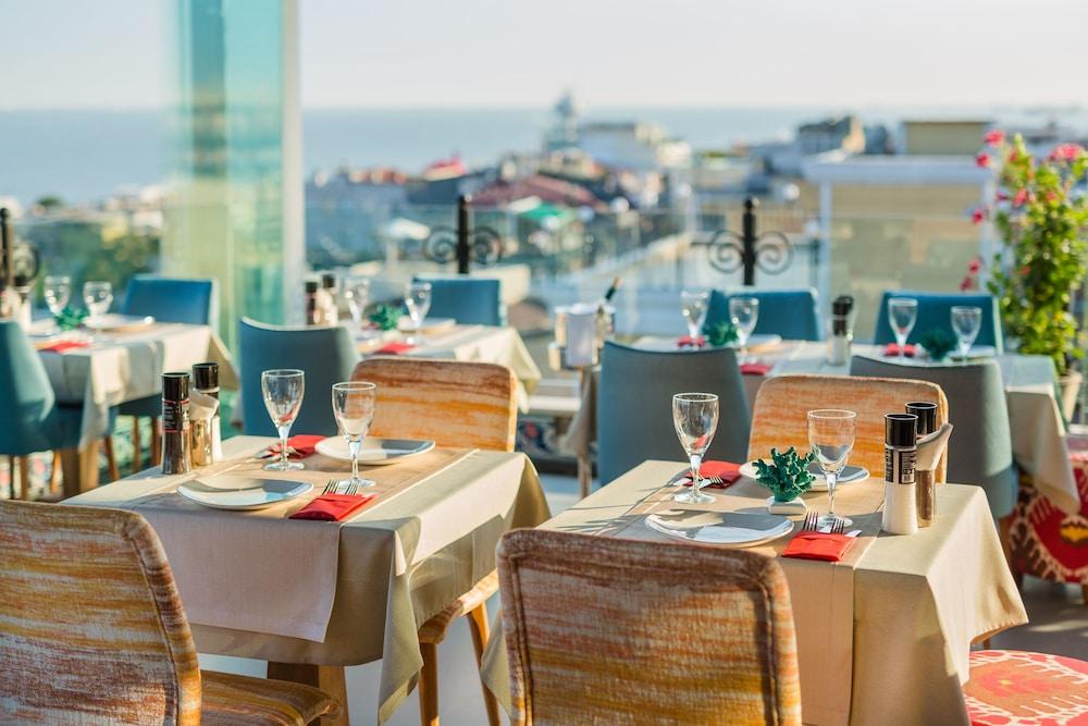 Tria Elegance Hotel 4*