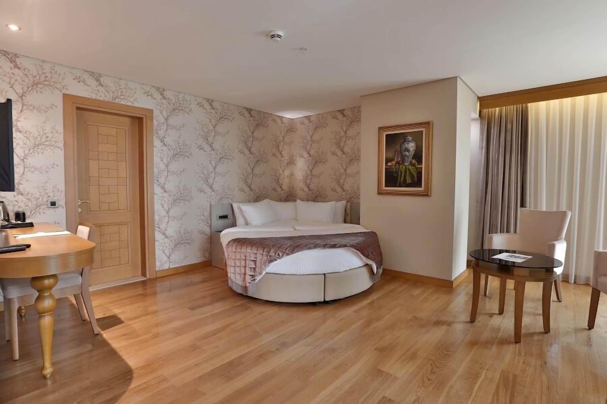 Queen & Hotel 4*