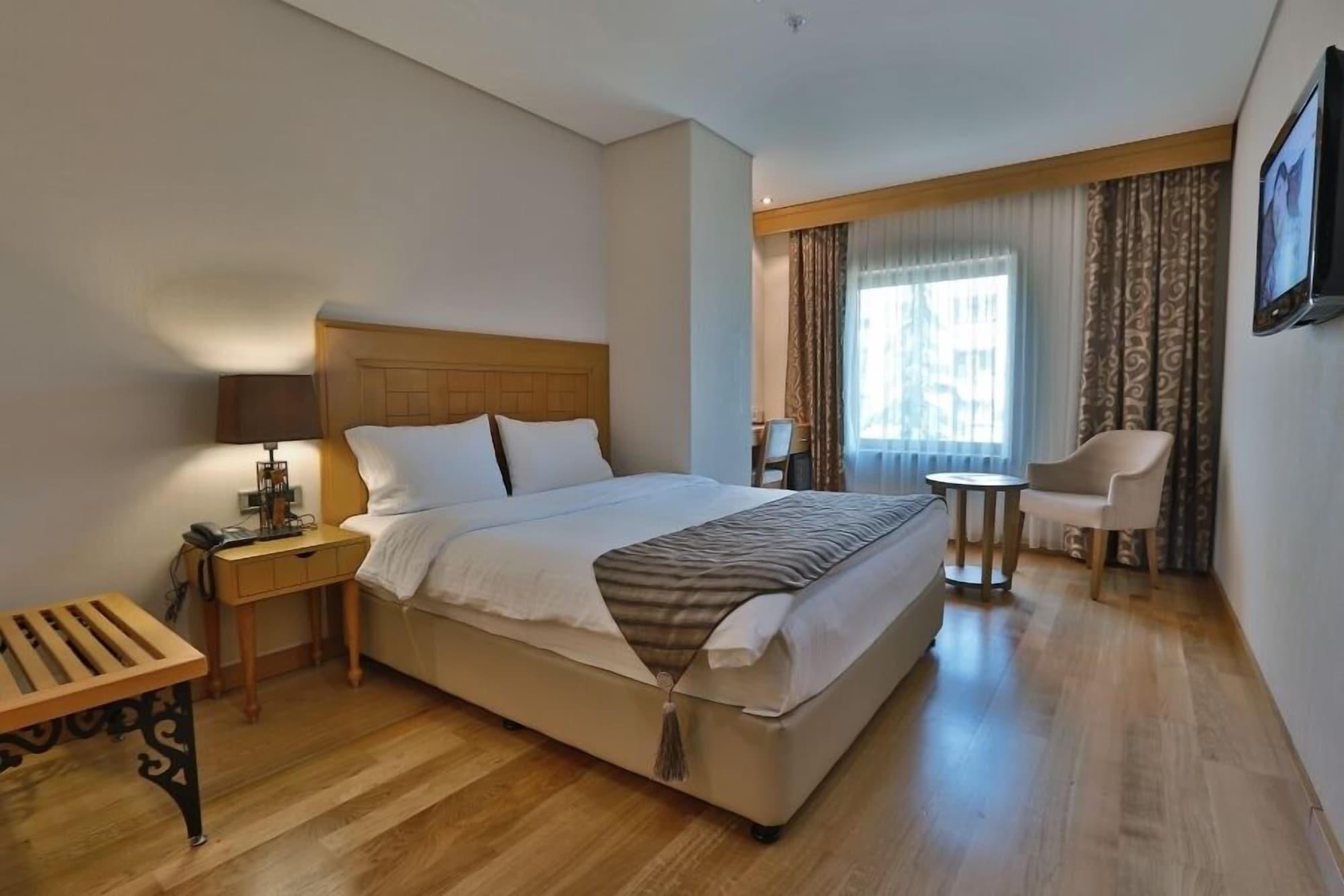 Hotel Queen & 4*