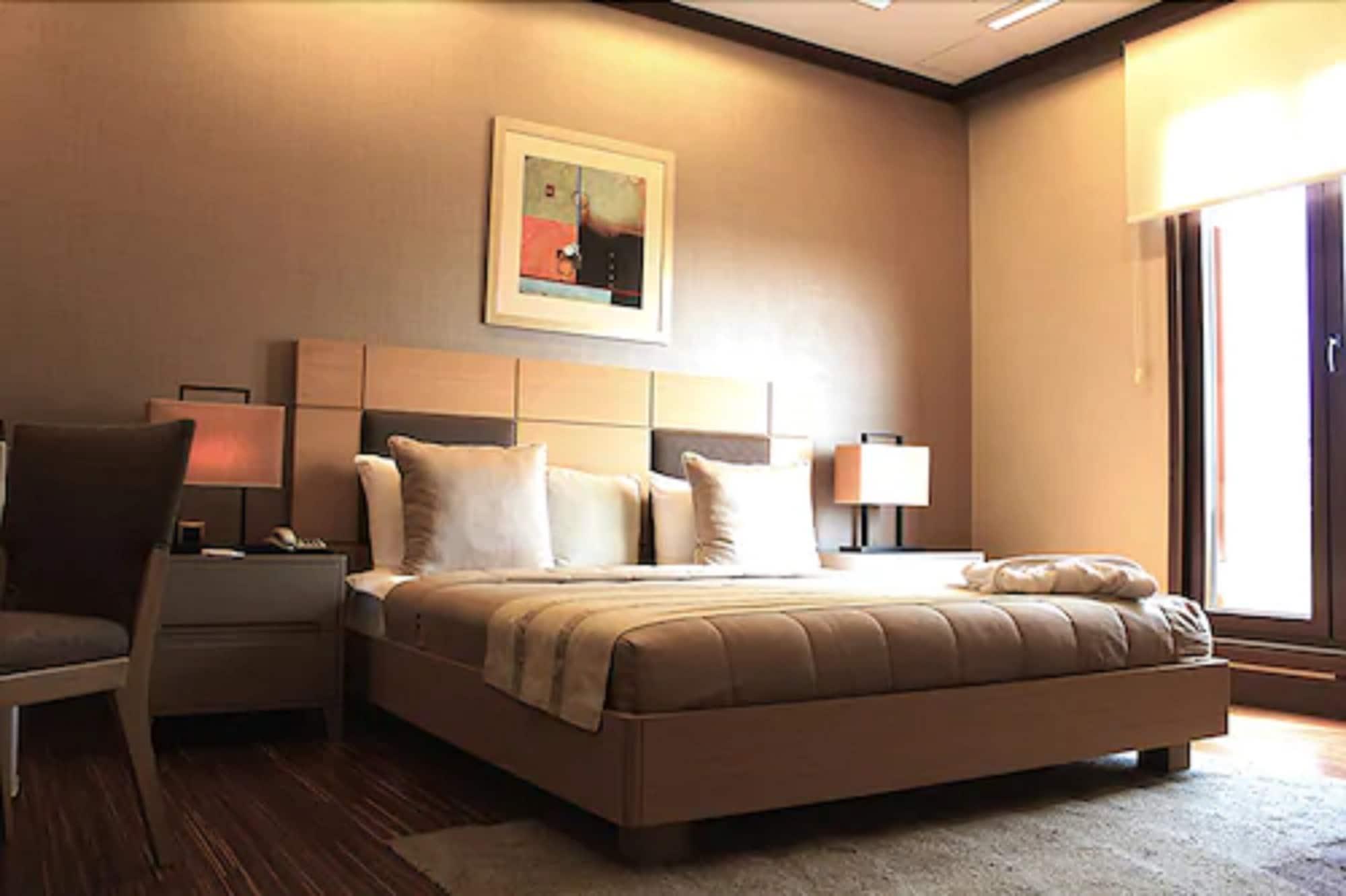 Continental Pera 4*