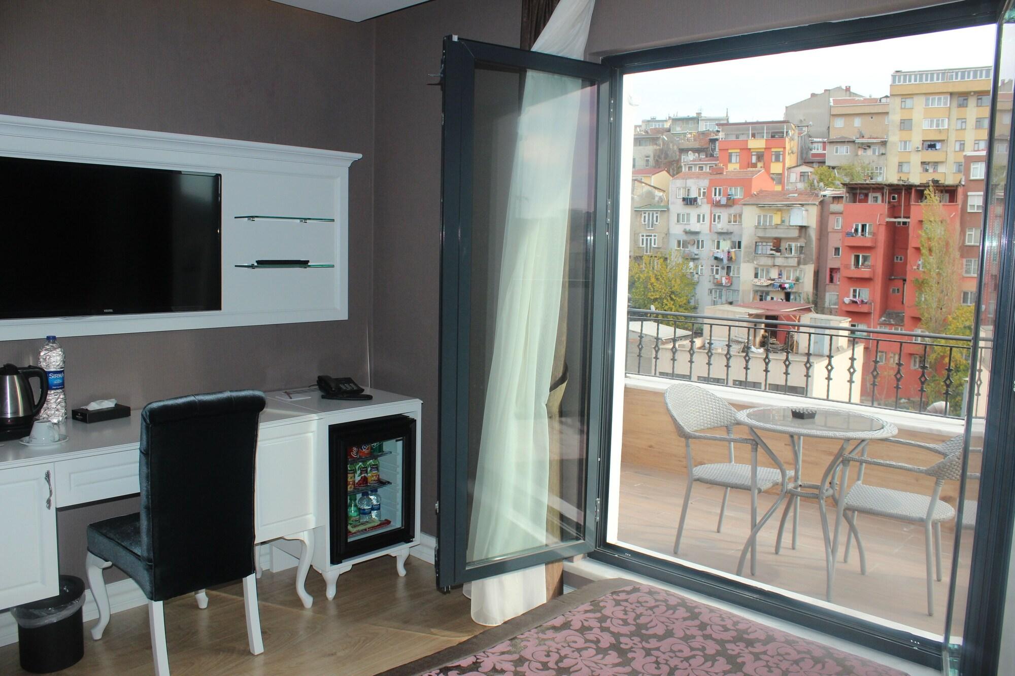 Hotel Dencity & 4*