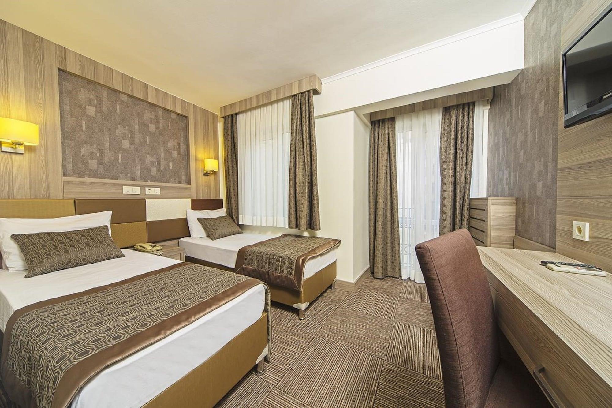 Hotel Pera Arya 3*