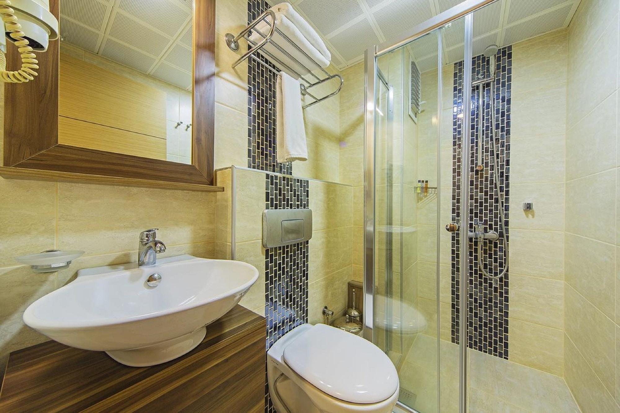 Hotel Pera Arya 3*