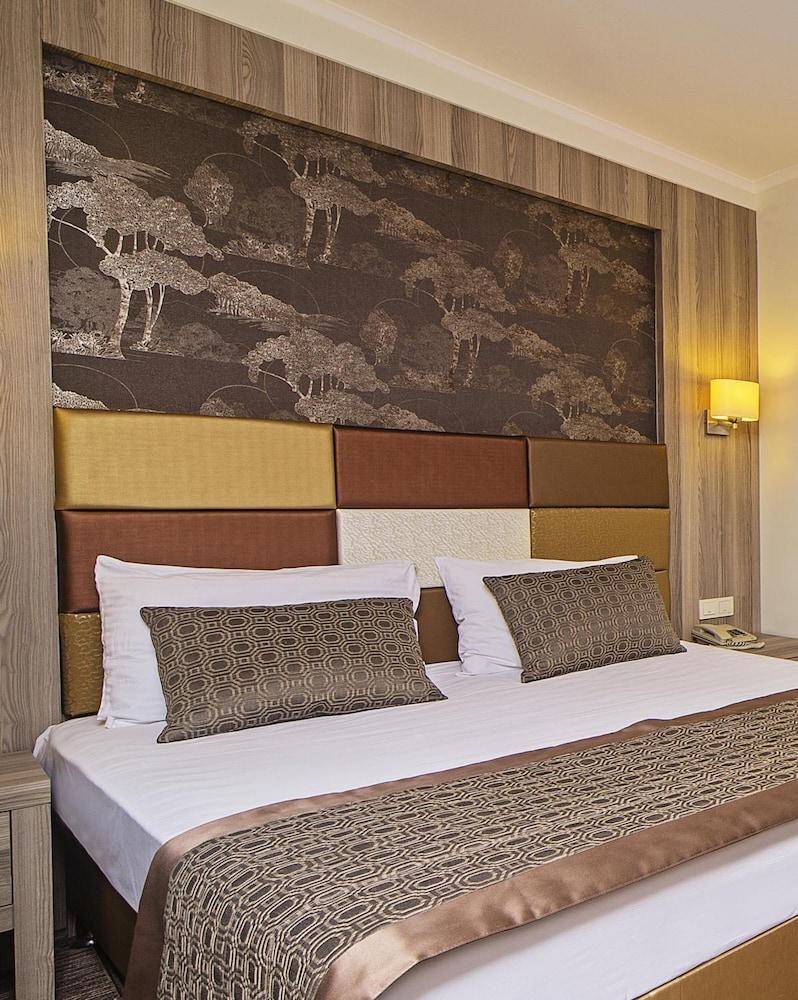 Hotel Pera Arya 3*