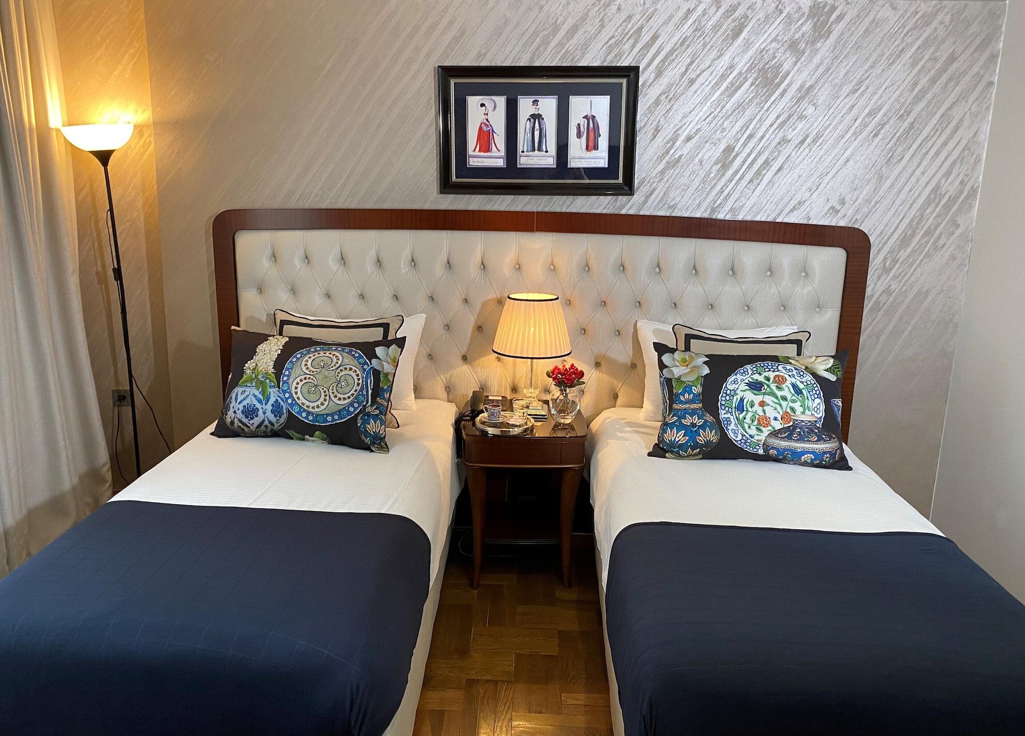 Hotel Four Doors
