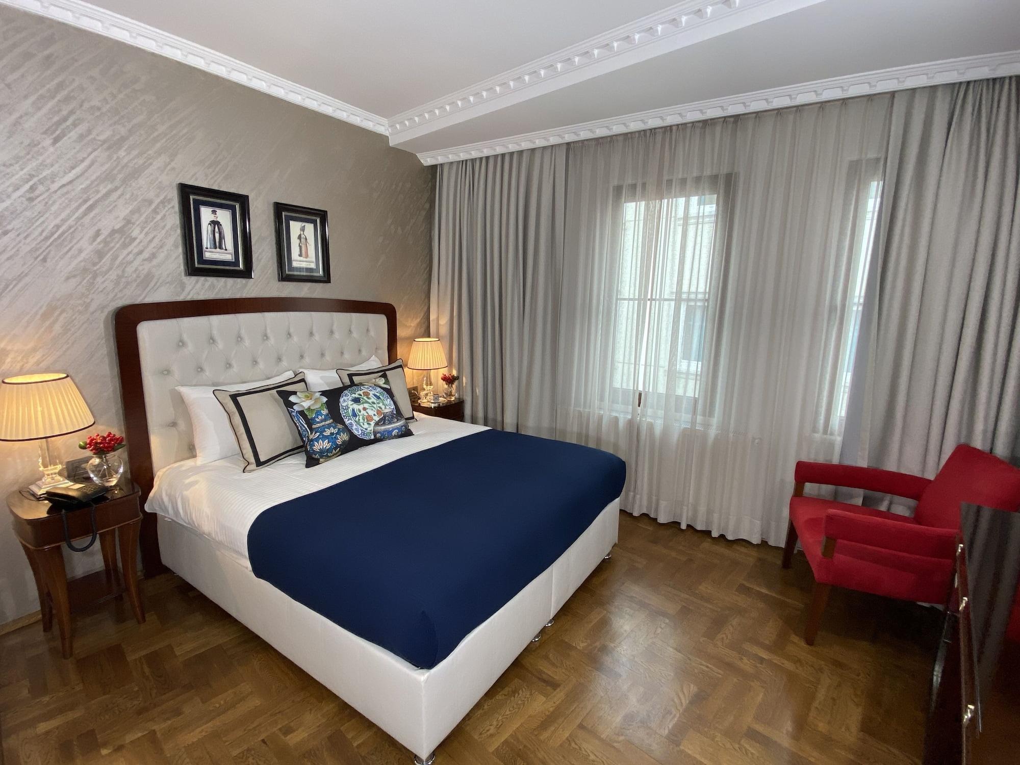Hotel Four Doors