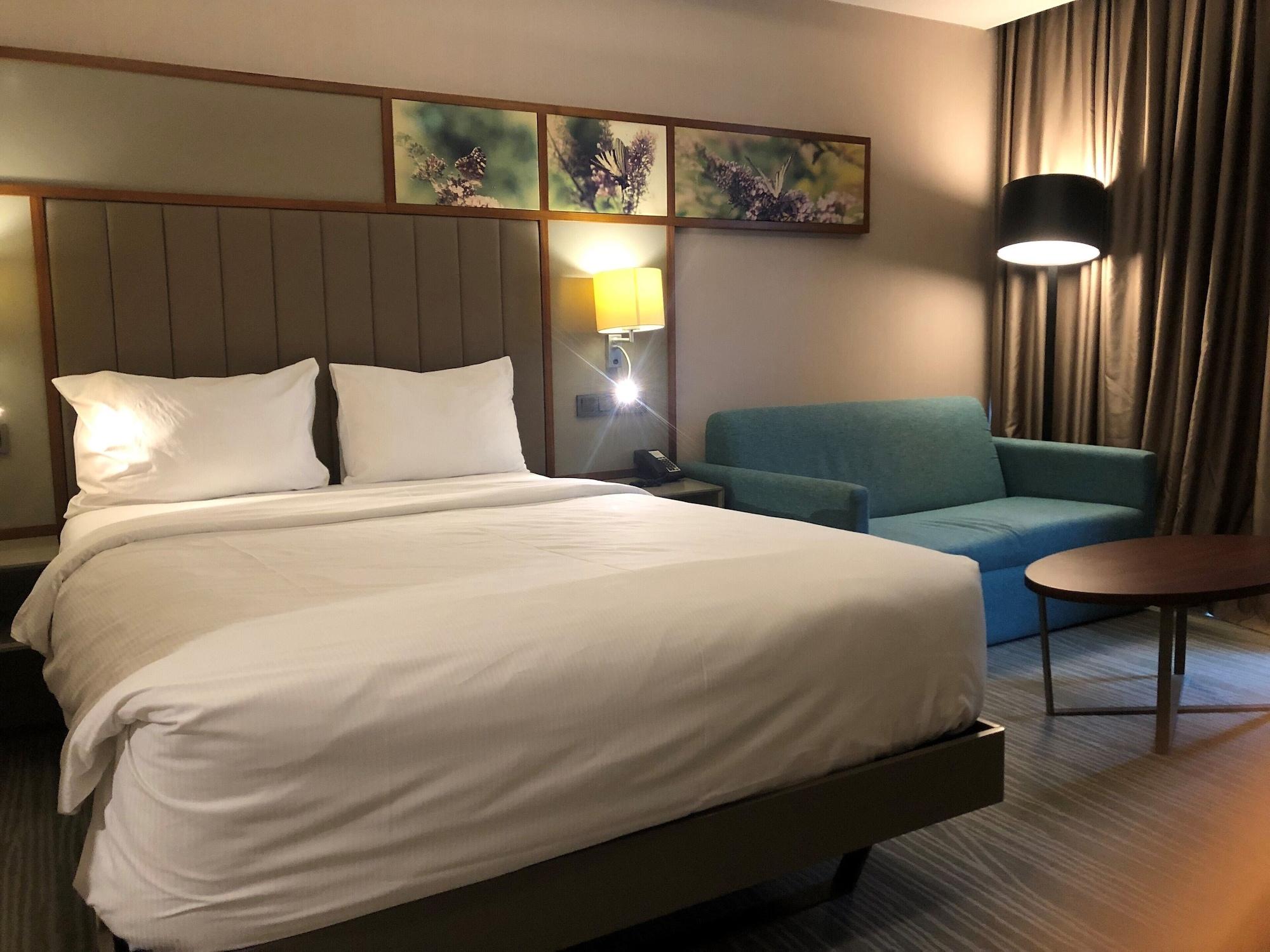 Hilton Garden Atatürk Airport 4*