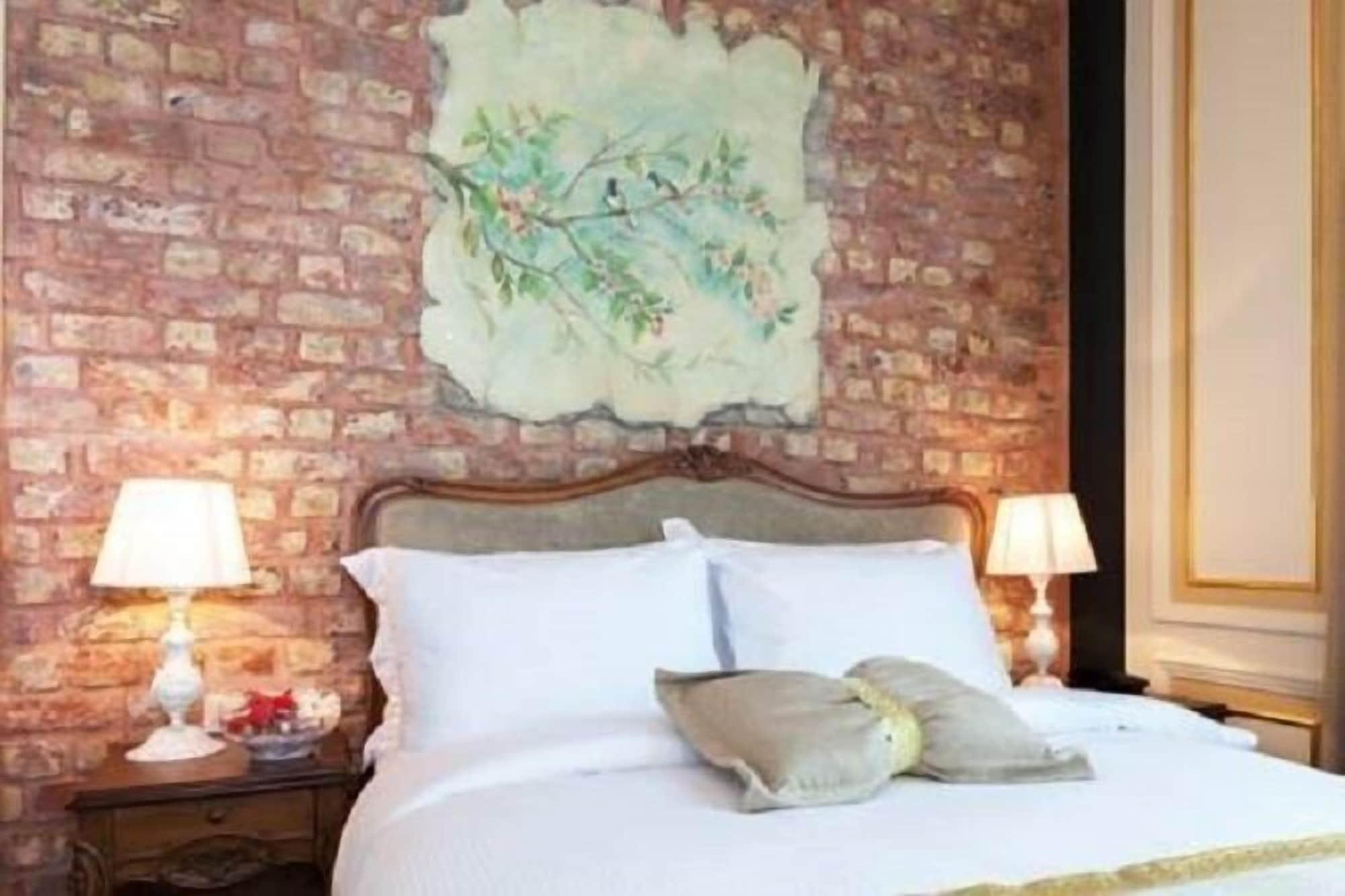 Pera Parma Hotel 4*