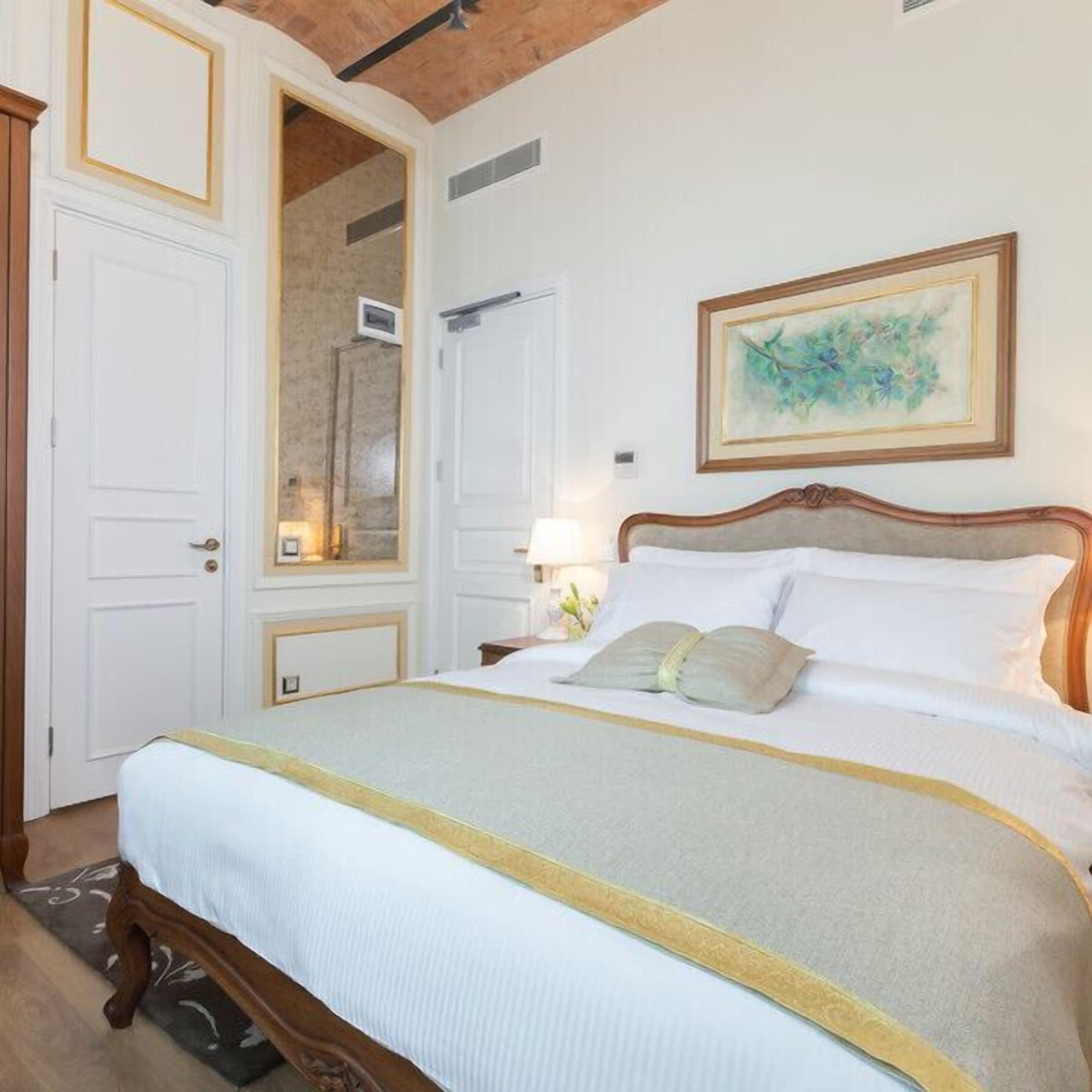 Pera Parma Hotel 4*