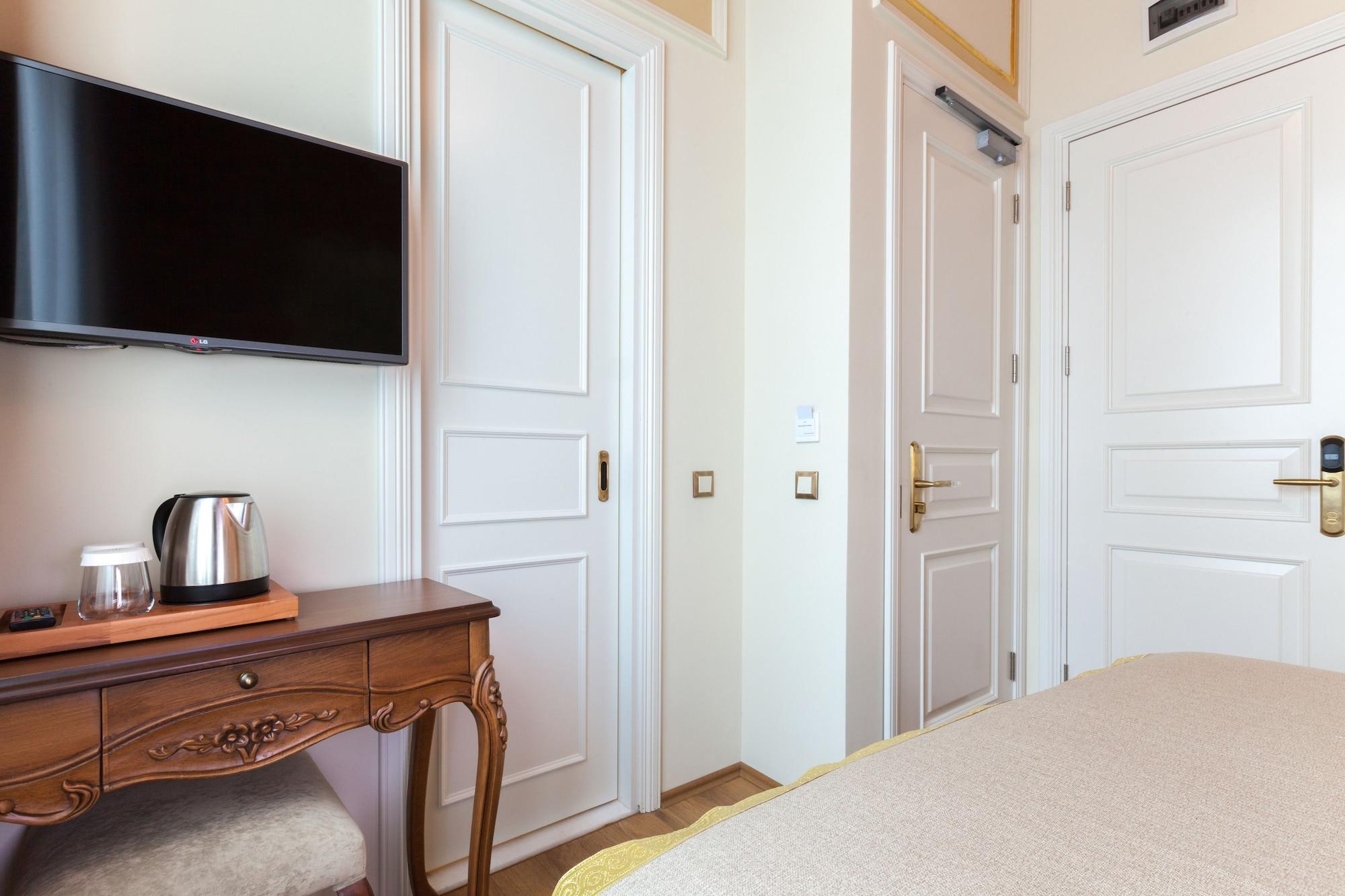 Pera Parma Hotel 4*