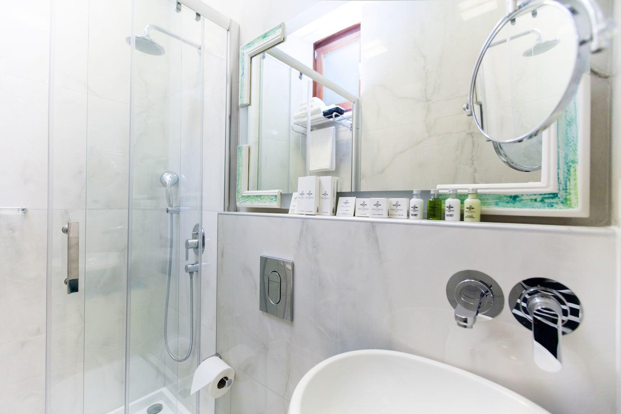 Pera Parma Hotel 4*