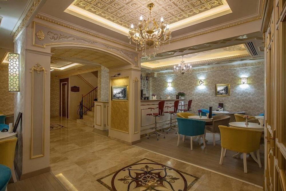 Empire Hotel 3*