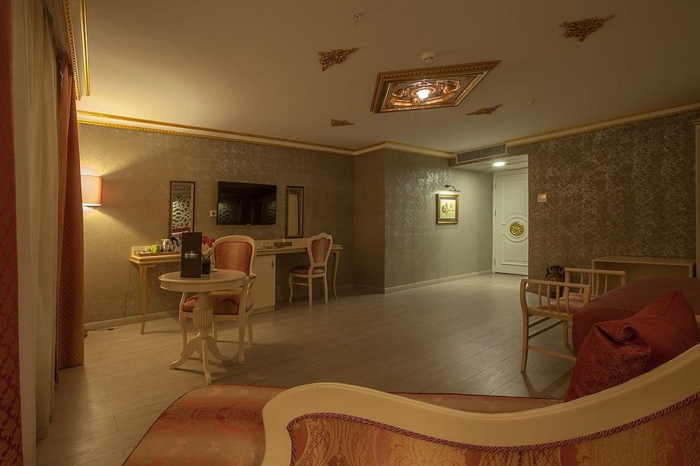 Empire Hotel