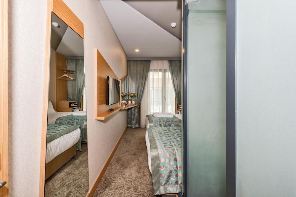 Genova Old Otel 3*