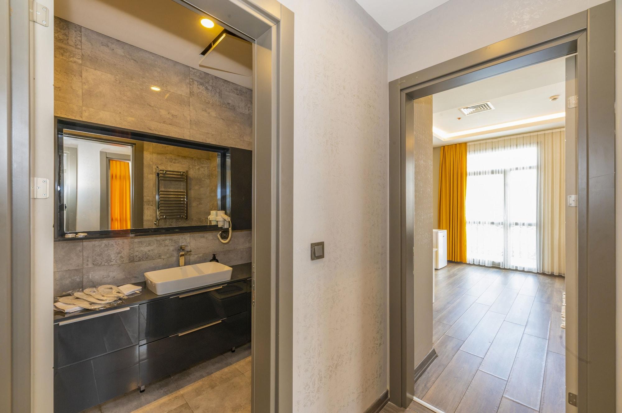 Agora Aparthotel 2*
