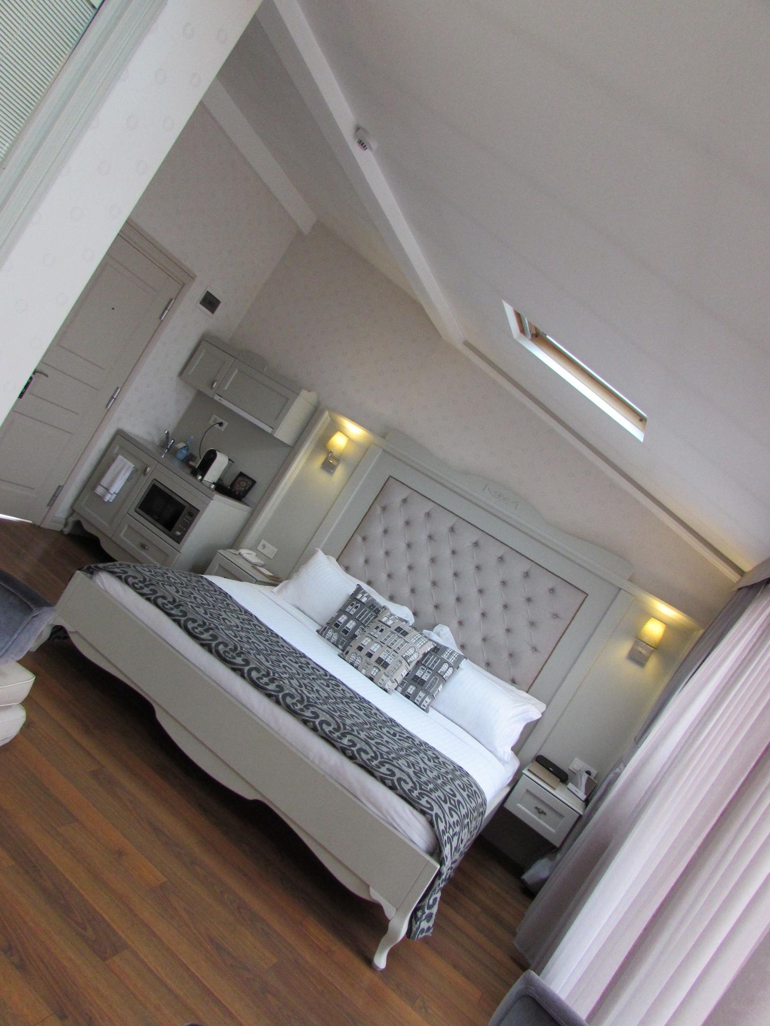 Louis Luxury
