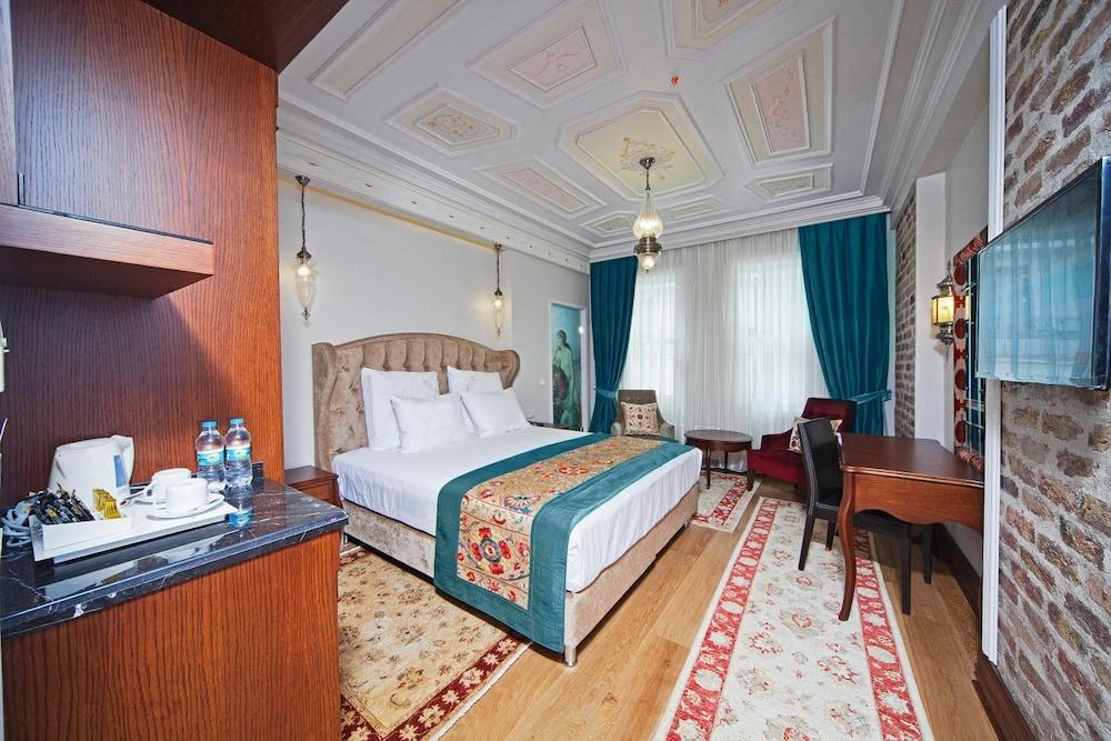 Azade Premier Otel 3*