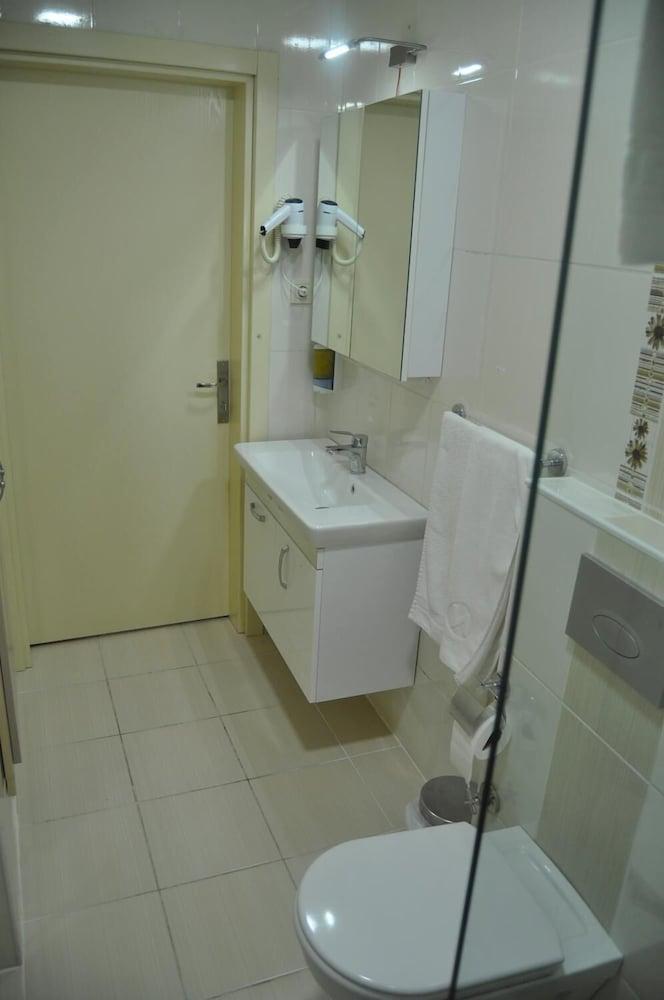 Net House Hotel 3*