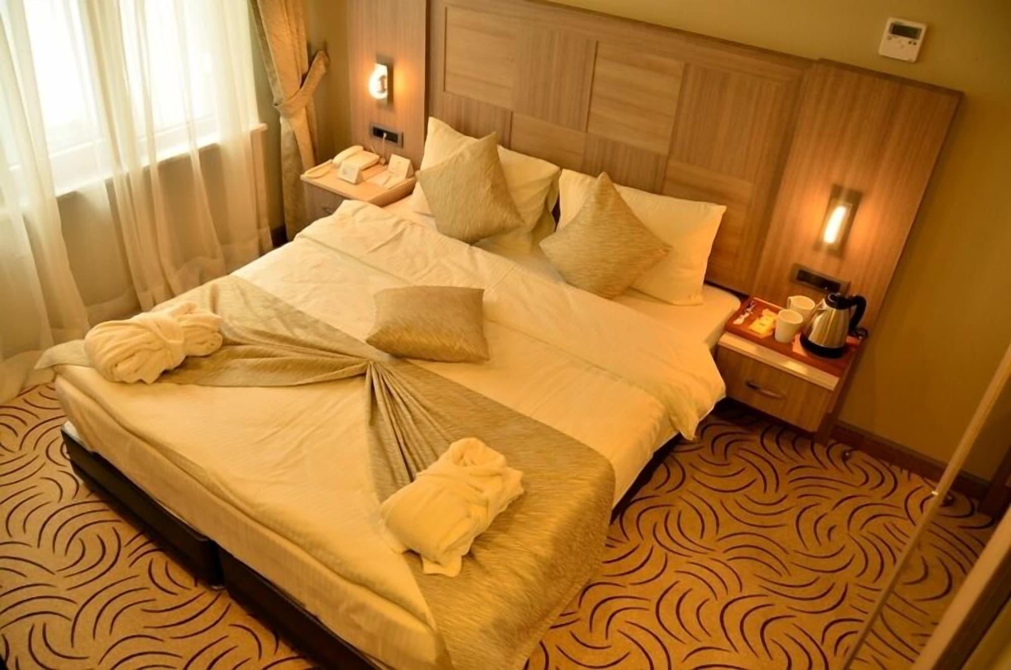 Orya Hotel 2*