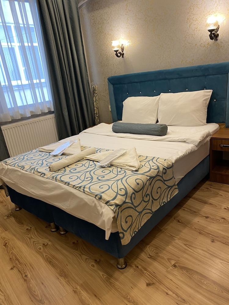 Hotel Riverland &