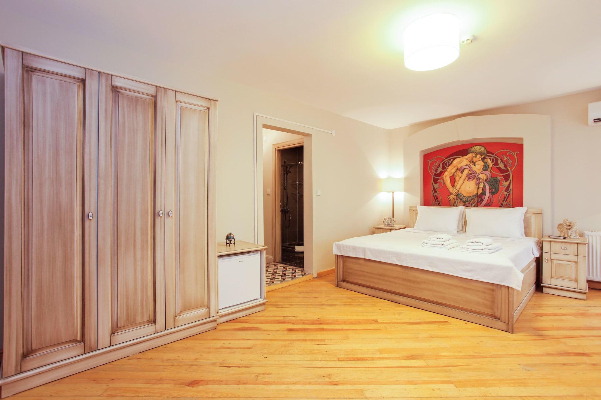 The Loft 3*