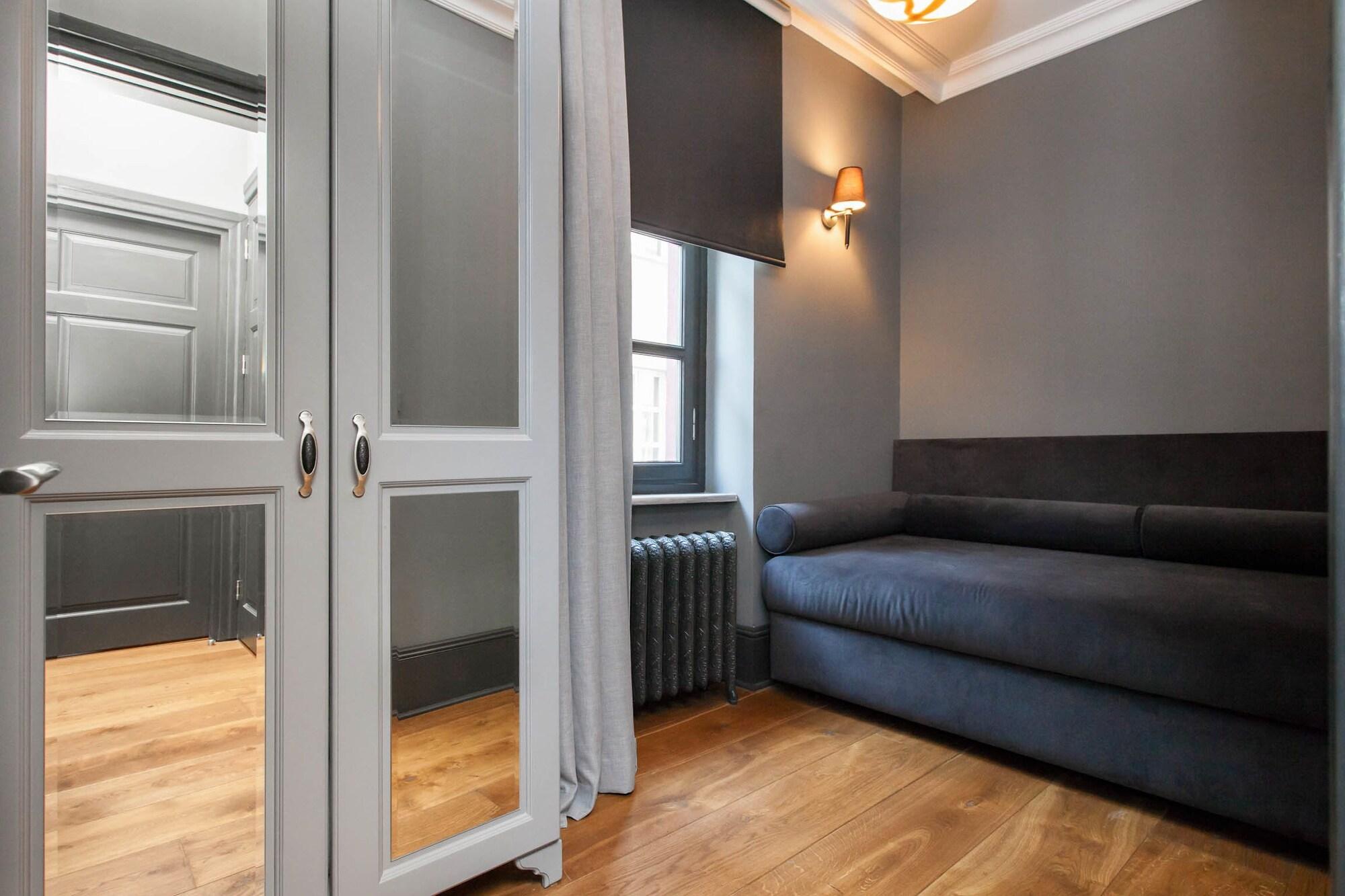 Balkon Apartment *