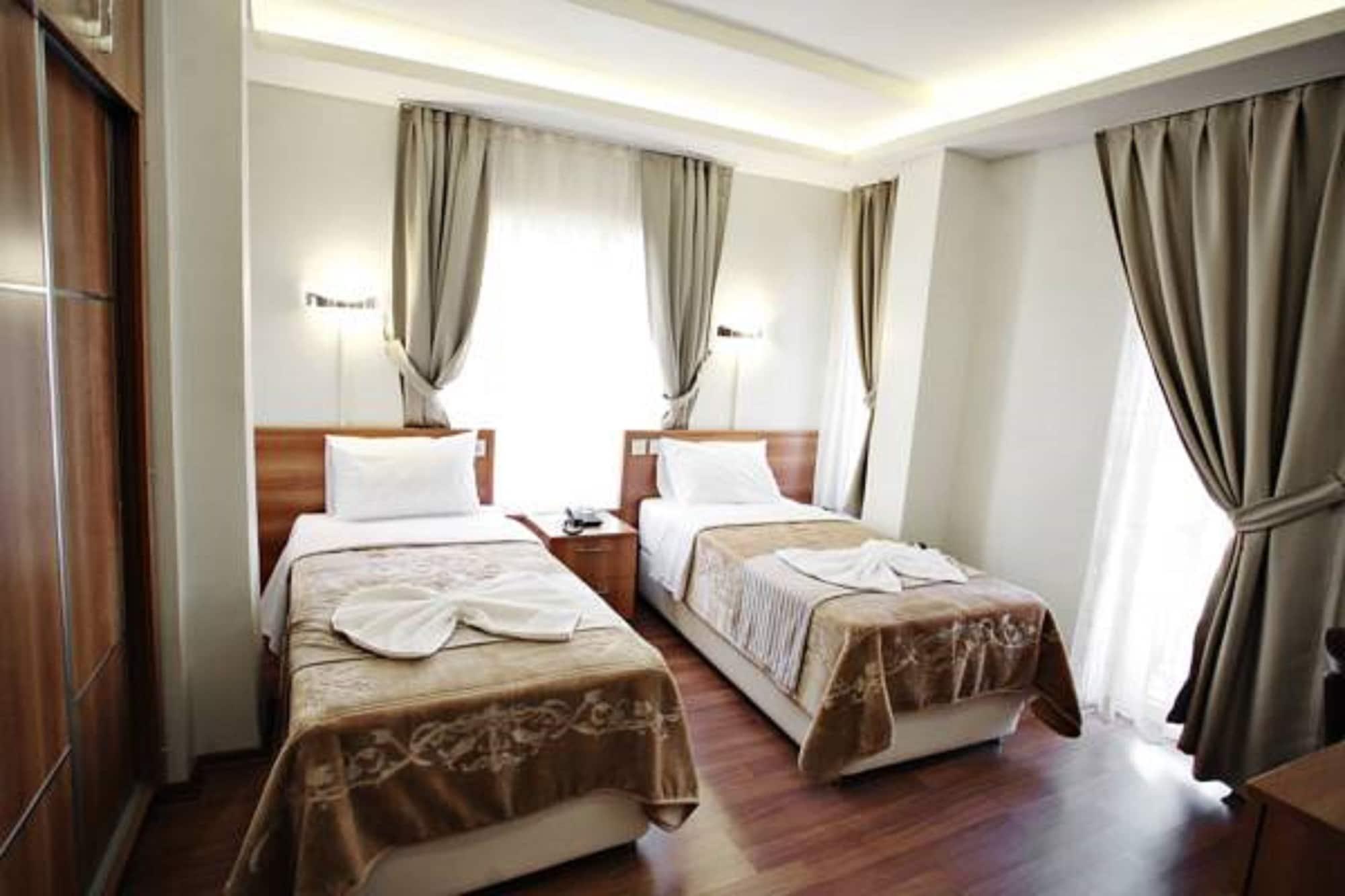 Hotel Taksim Palace