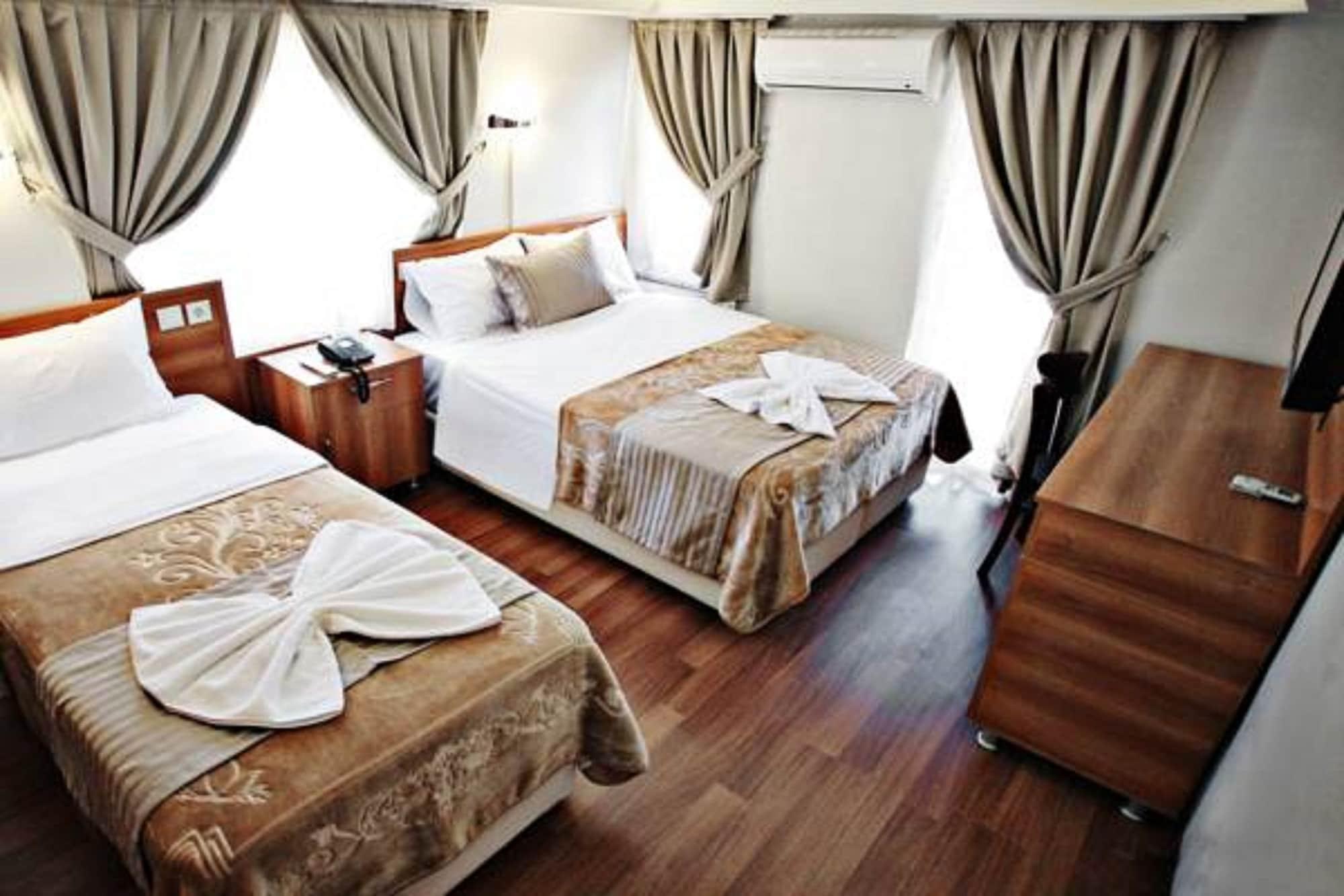 Hotel Taksim Palace