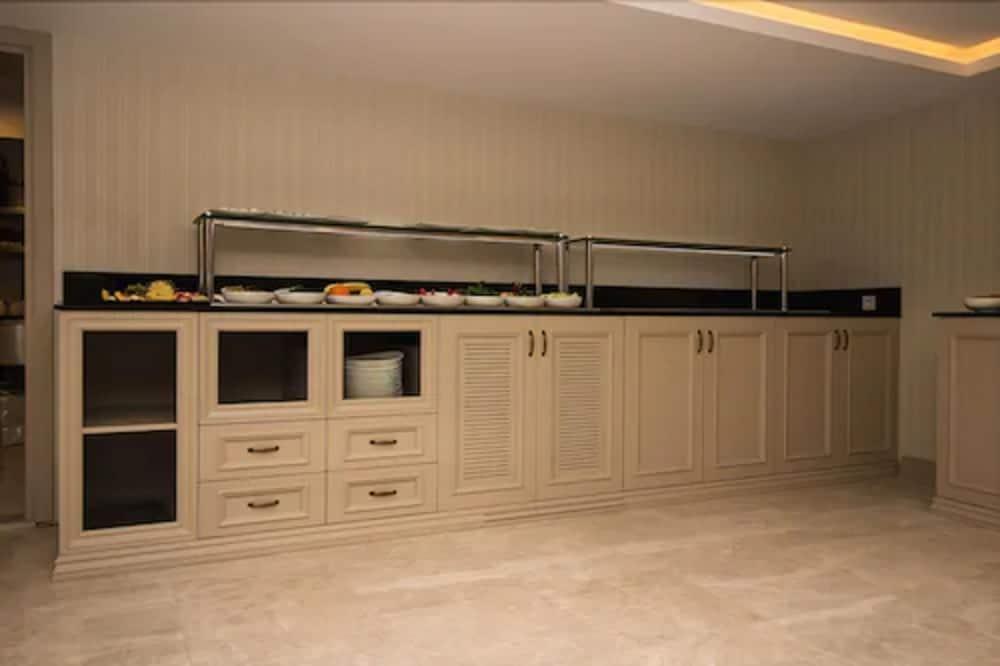 Town Hotel 3*