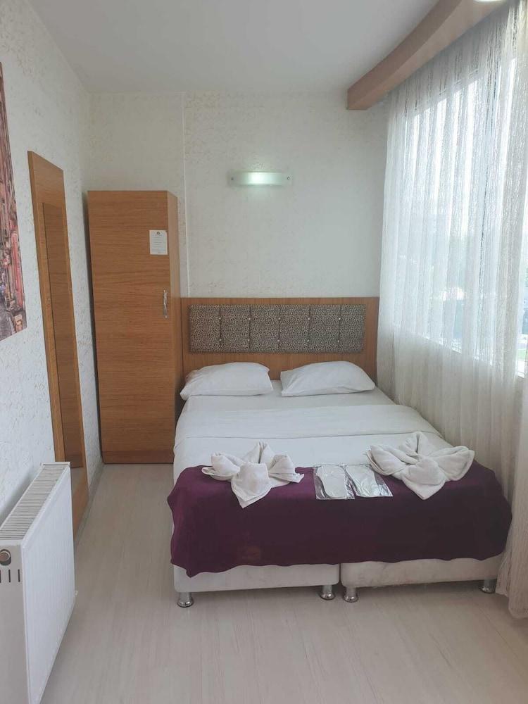 Grand Airport Hotel