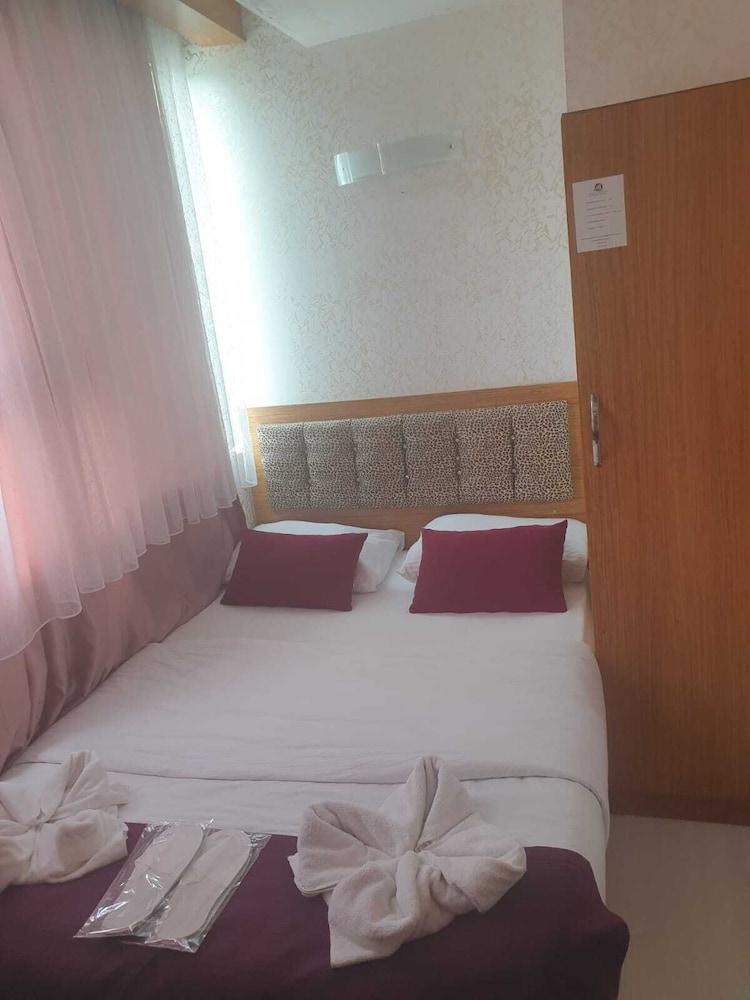 Grand Airport Hotel